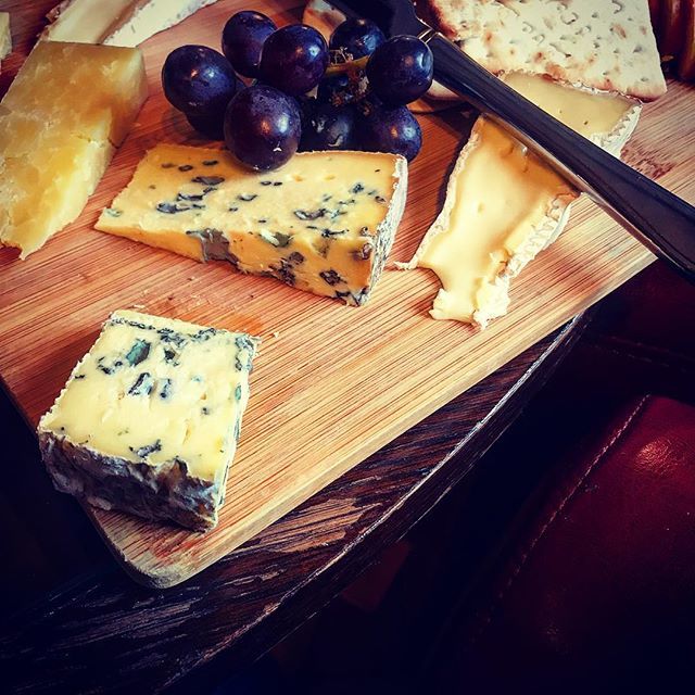 This is what I live for! #love #cheese #instagood #foodporn #photooftheday #downsouth #cambridge #instafood #foodie #foodphotography #eatingfortheinsta