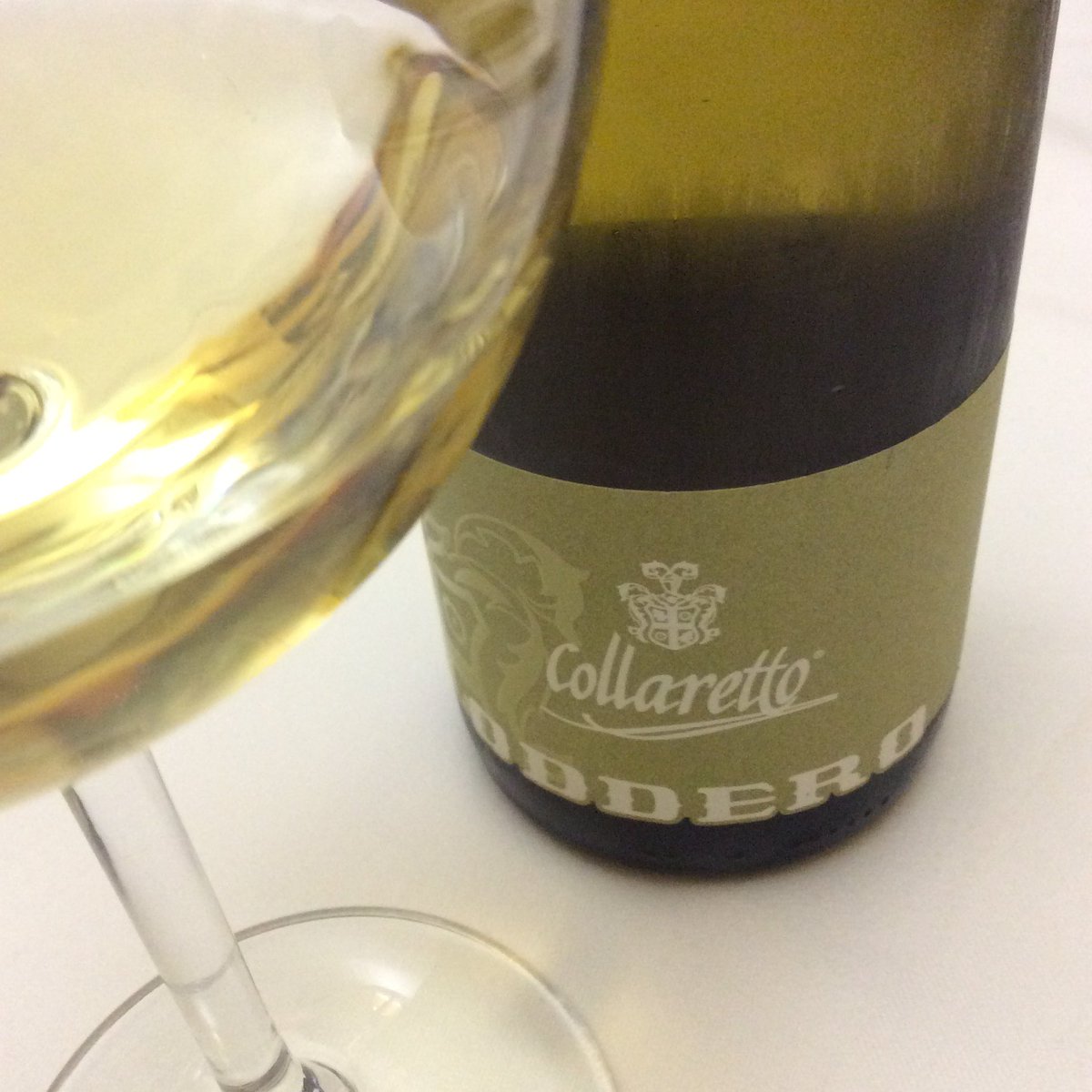 #monday needs a special #rbbglass..
#riesling &amp; #chardonnay
#collaretto 2015 from <a href="/oddero/">Cristina Oddero</a> 
#langhe #PiemonteNelBicchiere 💛
<a href="/iosonoPiemonte/">iosono il Piemonte in Brussels</a> @piemonte_is <a href="/langhe_vini/">Consorzio Barolo Barbaresco Alba Langhe e Dogliani</a> @dolcetto <a href="/ilovelanghe/">Langhe.net</a> @TuLangheRoero