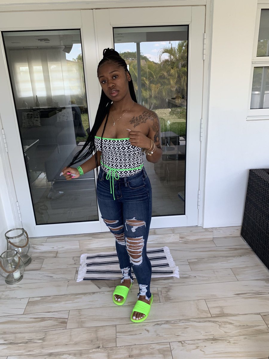 Remwilsonn's tweet photo. On or Offline, pussy ho iโm RAW ๐คฎ๐ #southbeach #MiamiSpringBreak2019 #sb2019 https://t.co/OfAfZN4QvI