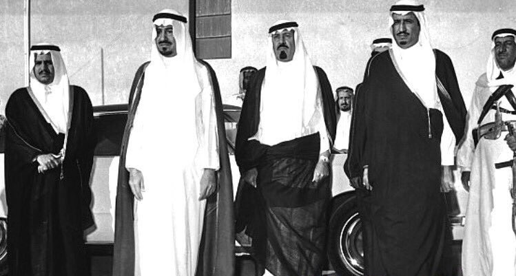 KsaPast88's tweet photo. كالجبال الراسيات ،،، جعلوا من بلادنا عبر التاريخ قوة عالمية على كافة المستويات.
صورة قديمة للملك خالد والملك عبدالله والأمير نايف رحمهم الله والملك سلمان حفظه الله في إحدى المناسبات بالرياض. https://t.co/iT3d17ws04