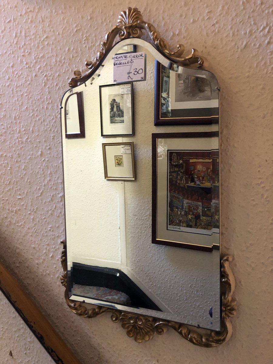 MatlockAntiques's tweet photo. Ornate Bevelled Edge Mirror £30 #matlockantiques https://t.co/ng8vcq1Ow5