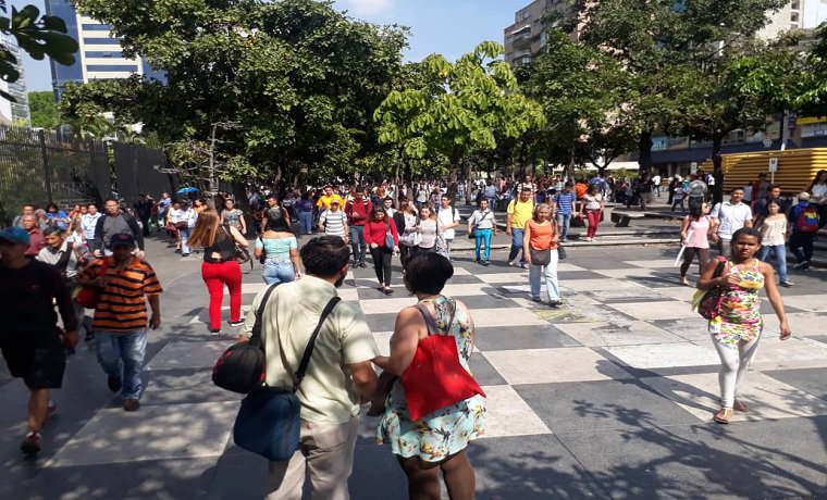 CaraotaDigital's tweet image. #NetBlocks: al menos el 57 % de #Venezuela está desconectada tras megapagón bit.ly/2HT5nP2