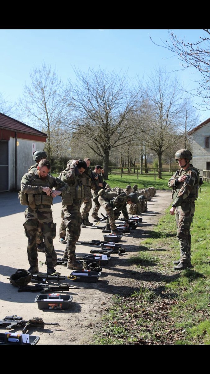 Our French colleagues from the Chasseurs Alpine have made a great impact since since being attached to C Coy, they have so far loved the Urban package. 
#ChasseursAlpine #France #AuldAlliance #ExUrbanFusilier #JockStrong 
@UKinFrance @ArmyComd51X @Fighting51st @BritishArmy