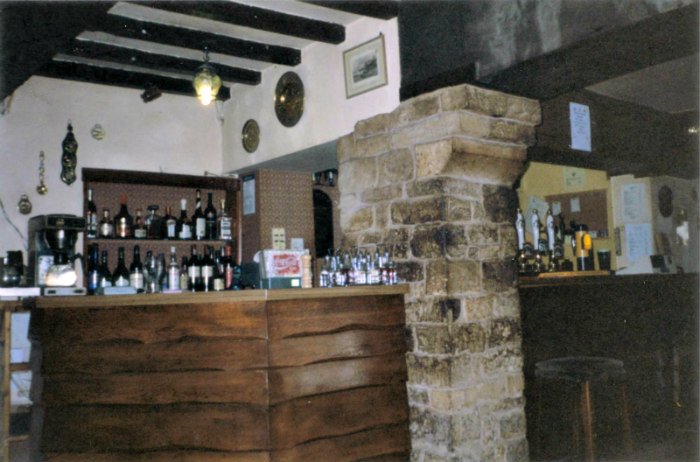 garyholtonsite's tweet photo. @aufwiedpet Here's a couple of photos that I took a few years ago inside the "Barley Mow" that you might like. #garyholton #waynenorris #aufwiedersehenpet #arthurpringle #baconballs #thewindmill https://t.co/vULw0eGgUx