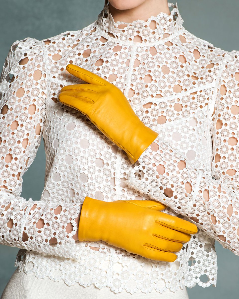 fratelliorsini's tweet photo. Style your spring look with lightweight gloves in tons of gorgeous colors! Silk-lined, unlined, open back, half-finger ... your perfect pair awaits! 🌸 🌼 🌺 
#gloves #springcolor #springootd https://t.co/9YyeURNjrv