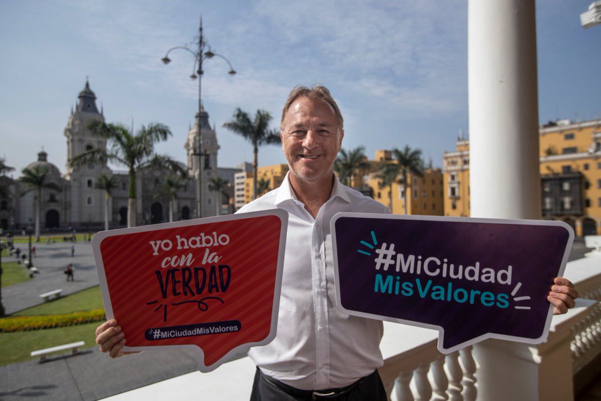 JorgeMunozPe's tweet image. Hoy lanzamos esta campaña de valores con el convencimiento de que es posible transformar Lima si es que todos ponemos el hombro y trabajamos juntos. Te invito a que te unas a esta campaña y asumas un reto por nuestra ciudad #MiCiudadMisValores