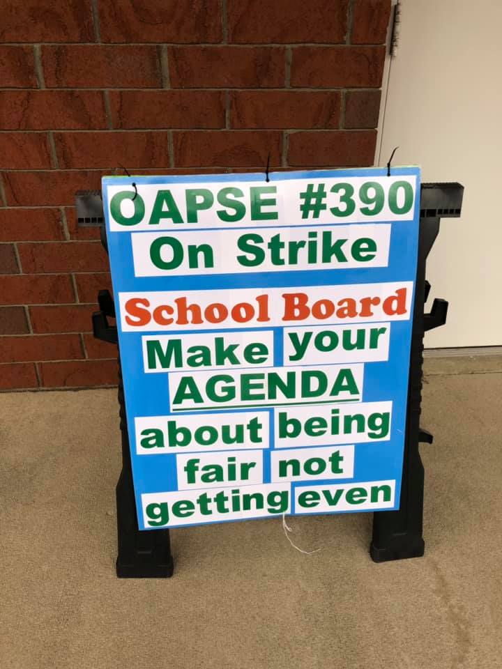 Oapse4's tweet photo. Retweet to show your support for OAPSE Local 390 at Claymont City Schools!

#OAPSE390 #UNIONSTRONG #OAPSEPROUD #1u #Solidarity https://t.co/GyQzbVnAcD