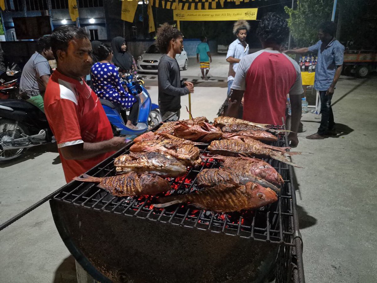 ahuzam001's tweet photo. Meedhoo adhi maduvvaree gai mirey kuriyah gendhevunu campaign harakaaiythakuge therein
#Agenda19
#enmengeadam
#majlis2019
#maduvvaridhaairaa
#votemdp
#CandidateNumber5 https://t.co/BM1b5lLQrh