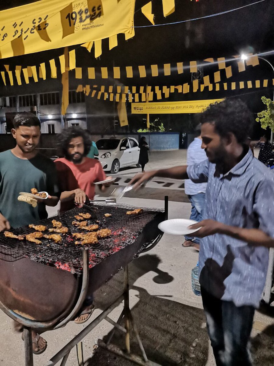 ShihamAdam's tweet photo. Meedhoo adhi maduvvaree gai mirey kuriyah gendhevunu campaign harakaaiythakuge therein
#Agenda19
#enmengeadam
#majlis2019
#maduvvaridhaairaa
#votemdp
#CandidateNumber5 https://t.co/LSeBBuLohQ