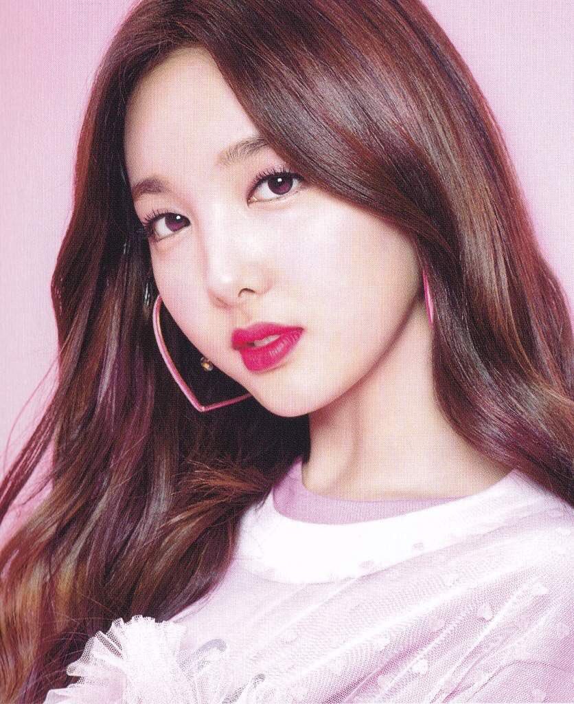 Kpop Fortune Teller Nayeon Is The Top 3 Most Popular Twice Members Among Male Idols She Was In Serious Relationships With An Idol But They Broke Up Due To Their