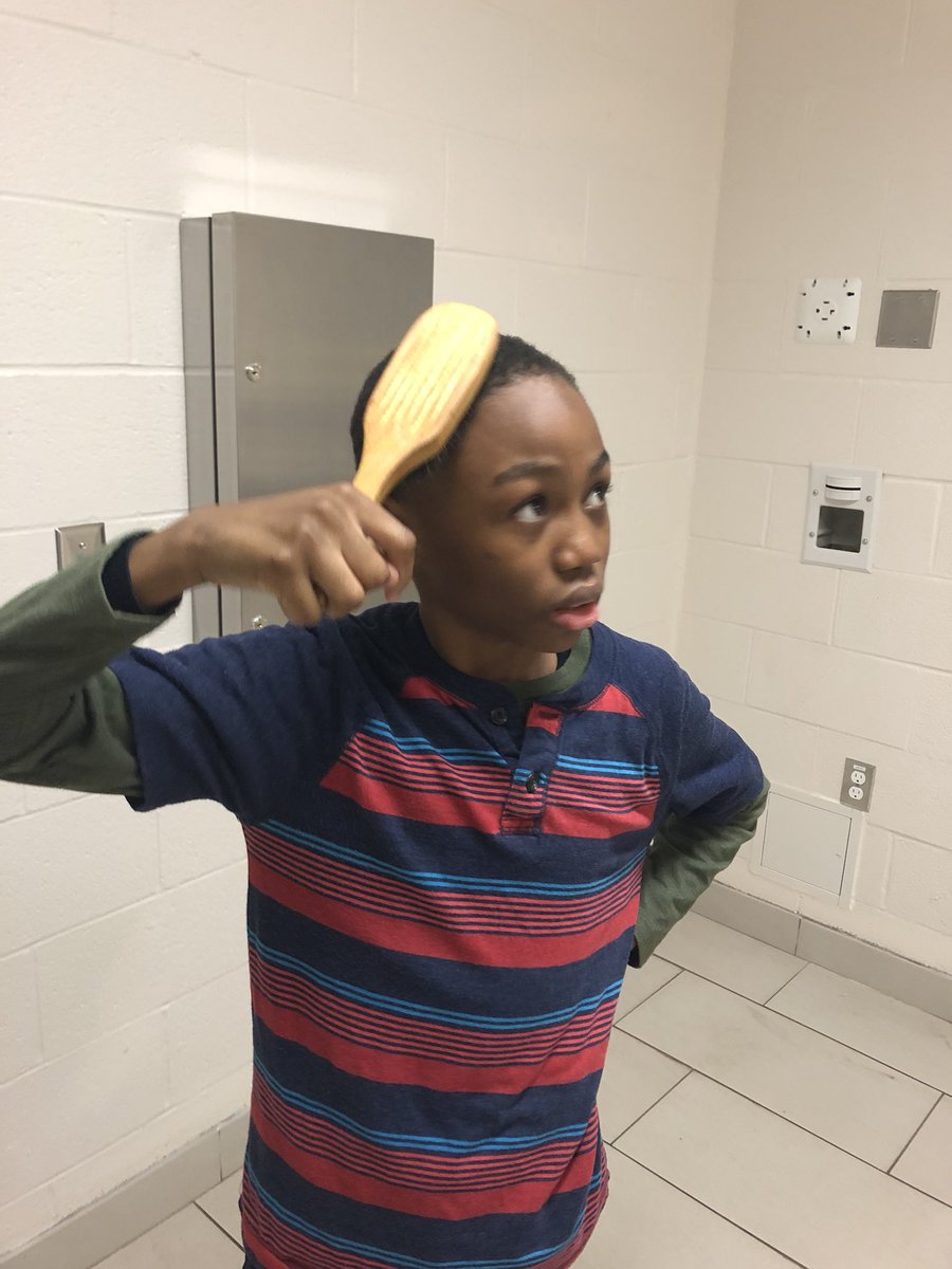 temple_c4's tweet photo. This is how 6D gets ready for the day ahead #hygienegoals @MsSmithVillager @Saunder14847269 @BrittanyNeill3 https://t.co/iEmLfAhkuV