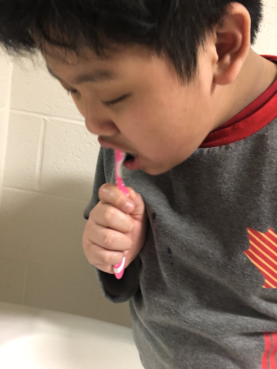 temple_c4's tweet photo. This is how 6D gets ready for the day ahead #hygienegoals @MsSmithVillager @Saunder14847269 @BrittanyNeill3 https://t.co/iEmLfAhkuV