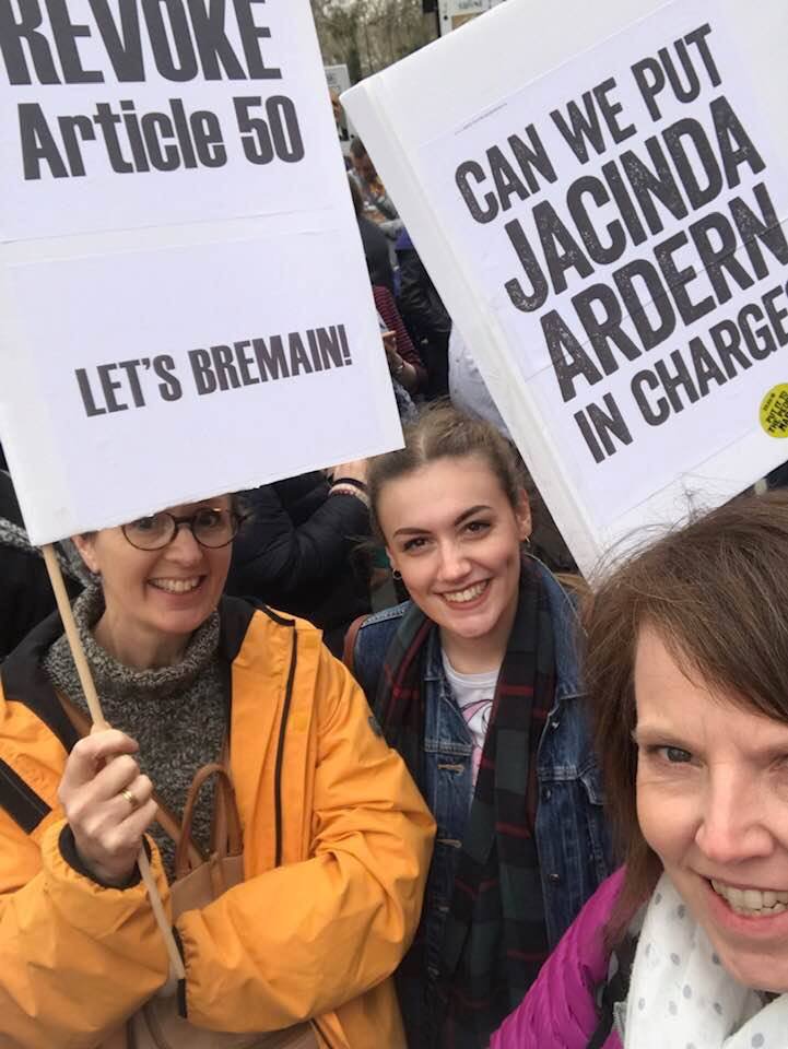 ToodlesTrove's tweet photo. Come on you lovely Leavers, come on over to our side! #PeoplesVote #PeoplesVoteMarch  https://t.co/3qhBGamFNu https://t.co/pQSPmN0ydY