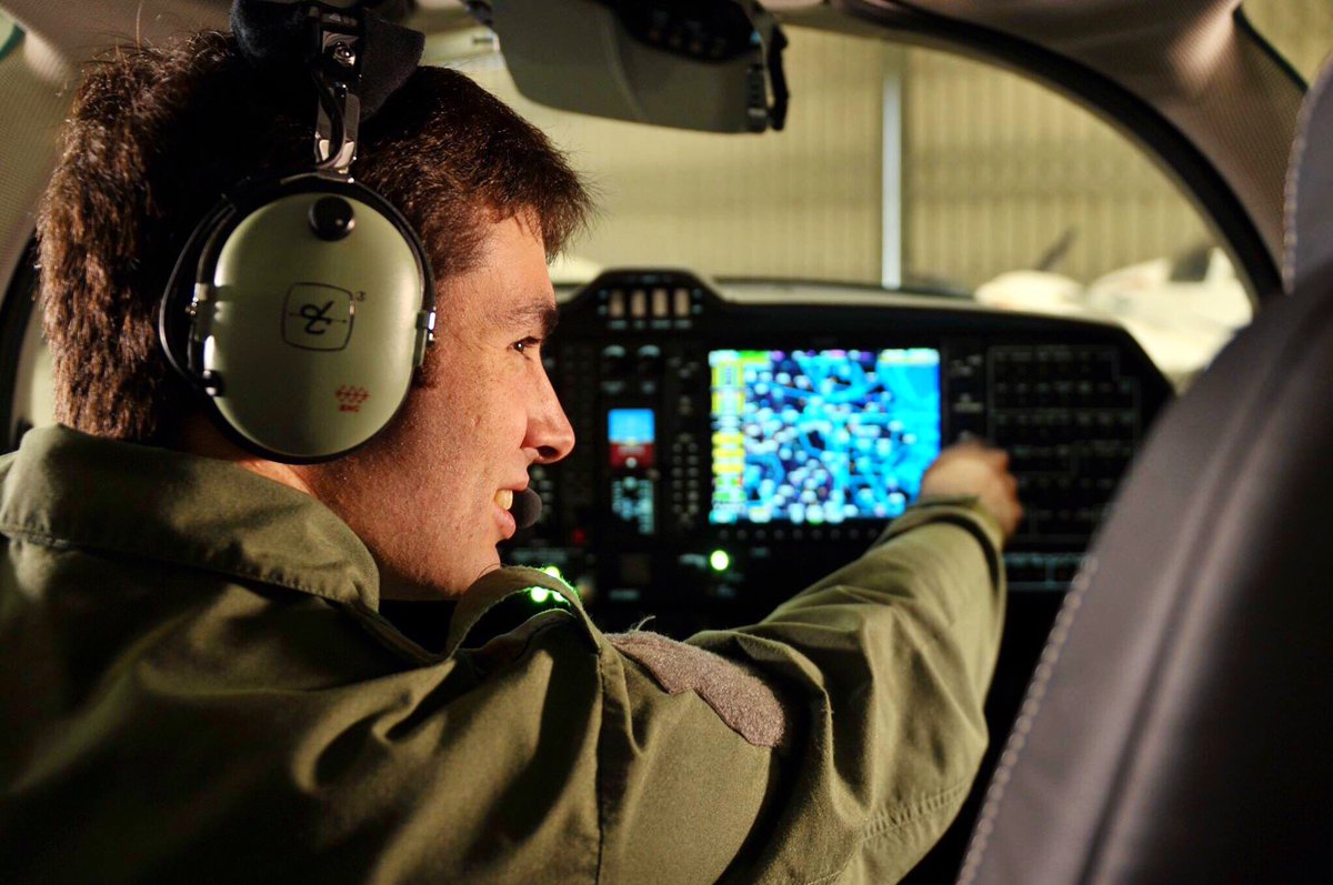 Flight100_Org's tweet image. Meet the #Flight100 team! (1/5)

Name: Alex Quessy
Position: Pilot

Alex, 21, will become the youngest Briton to circumnavigate the globe upon completion of Flight100 in June, all in aid of the @RAFBF!

#testpilot #rafbf #raf100