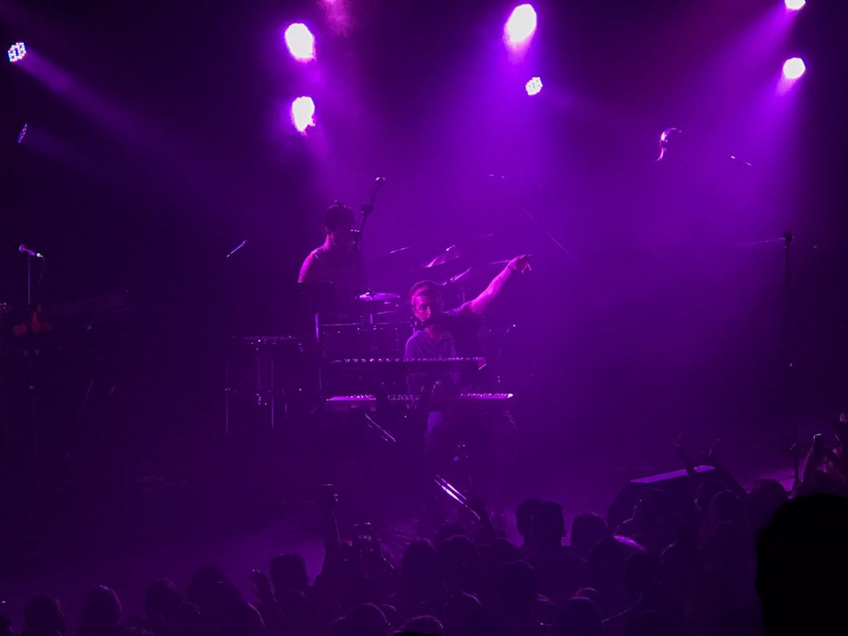 salazarval's tweet photo. 🌙 @thisisLANY @pauljasonklein #LANY https://t.co/NQK5N2aGsD