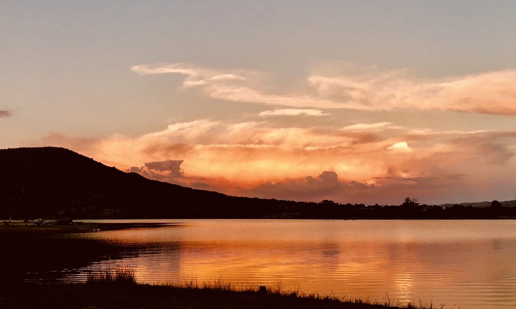 Goodbye #monday, till we meet again ..... next week God willing and all things being equal ...!
#sunset #sundown 
.
.
.
#skyporn #cloudporn #reflection #reflections #mondaymotivation #mondaymood #water #orangesky #goldensky #goldenwater #horizon #awesomepic #africansky