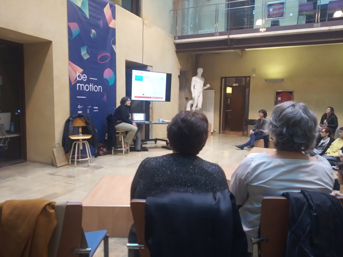 Laura López del <a href="/COAAsturias/">COAAsturias</a> nos habla de movilidad y urbanismo ¿por qué nos movemos? #cienciaconpalomitas #Avilésconciencia #movilidad #sostenibilidad #be_motion #LUX02