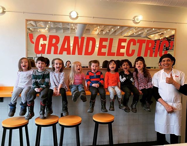 Taqueros in training👨🏻‍🍳👩🏻‍🍳🌮🥑🌶 #fieldtrip #tacos #grandelectric ift.tt/2WmtFVJ