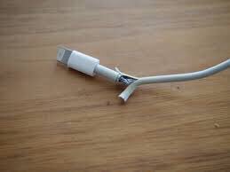 Ejayarrmani's tweet photo. Can y'all please address this problem before launching another apple product? #AppleEvent https://t.co/1k8b6FYGHM