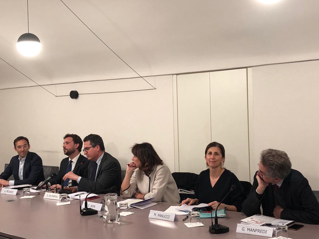Confindustria's tweet photo. L’istruzione è la base per l’innovazione e deve essere diffusa in maniera forte su tutto il territorio. Vorrei che i giovani di tutte le università italiane, anche quelle delle aree più deboli, potessero fondare imprese proprio in quei territori - @panuccimar da @ICompetitivita https://t.co/DaBG4lkREo