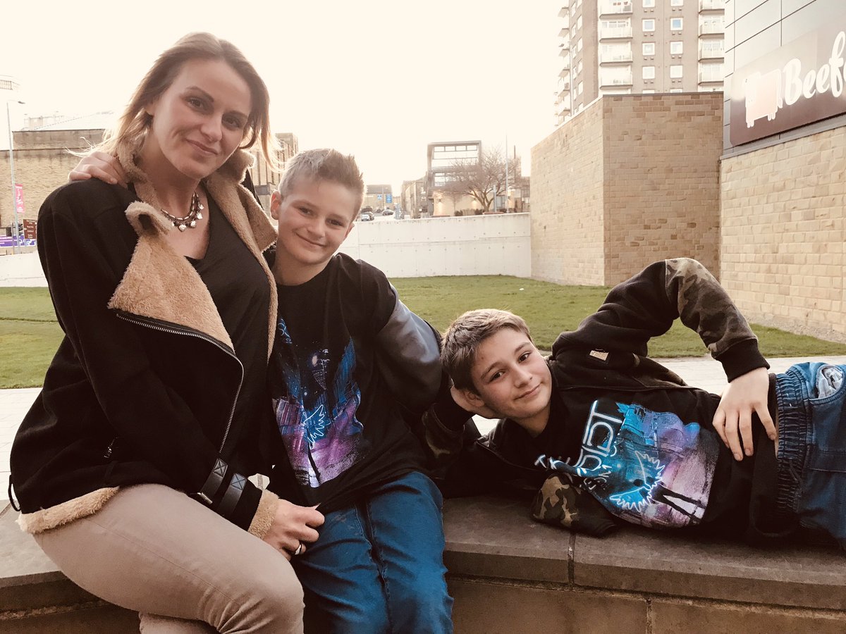 ConronSusan's tweet image. Giddy boys waiting for @TheScript_Danny @thescript Bring on Halifax 💚💚💚 #TheScript2019 #TheScriptFamily #FreedomChild give us a wave D,M and G x x x