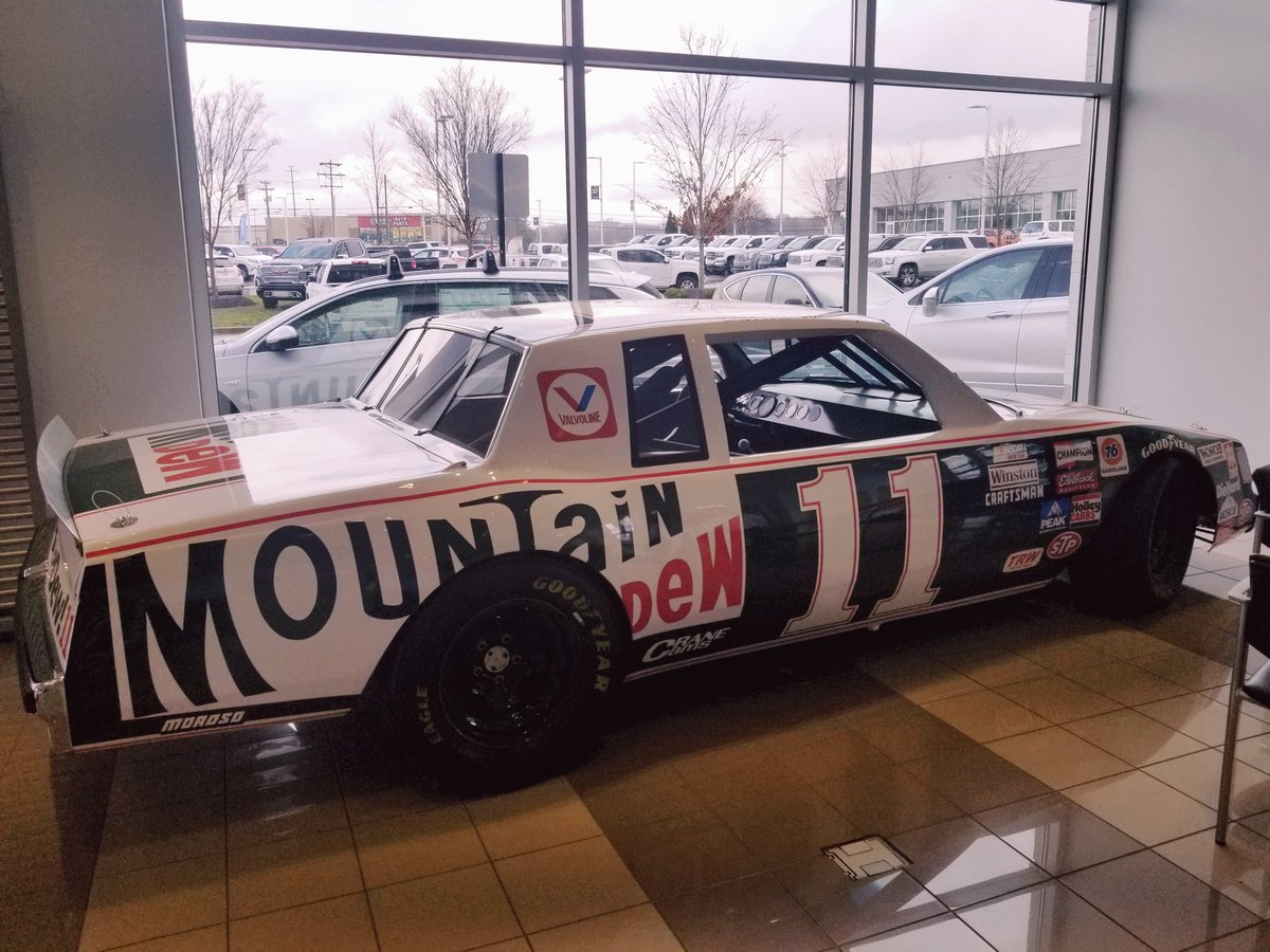 MattTrombley88's tweet photo. Come on down to @DW_BuickGMC today and drive home in the vehicle you have been dreaming about.

#Buick #GMC #Hendrickauto #driveyourdreams https://t.co/YTT2Ahcmzc