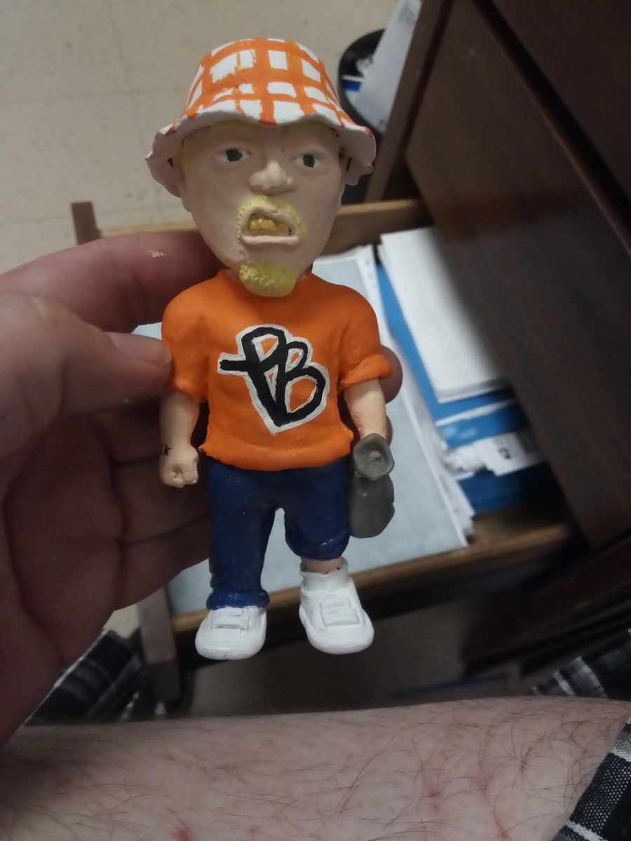 Scrubby1416's tweet photo. #LilPoot progress from today... I'm gonna repaint the bucket hat tho since I apparently suck at making plaid patterns haha... But what y'all think so far? Did I do him justice? #Twiztid #ScrubbyArt #SculptsByScrubby #LilPoot https://t.co/eU0k5GlXL7