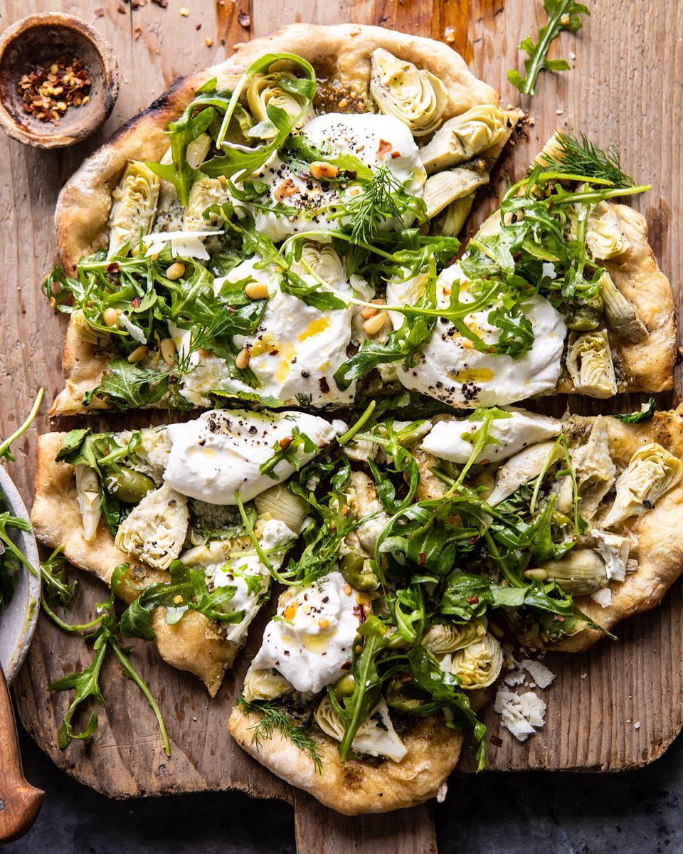 Okie Dokie, Arti-chokie 👌🏻🌳
This Artichoke Pesto and Burrata Pizza with Lemony Arugula is perfect for those days when you’re looking for a really good pizza, but you also need a salad.
📸:@halfbakedharvest

#TantilloFoods #TantilloFresh #Tantillo #Burrata #Pizza
