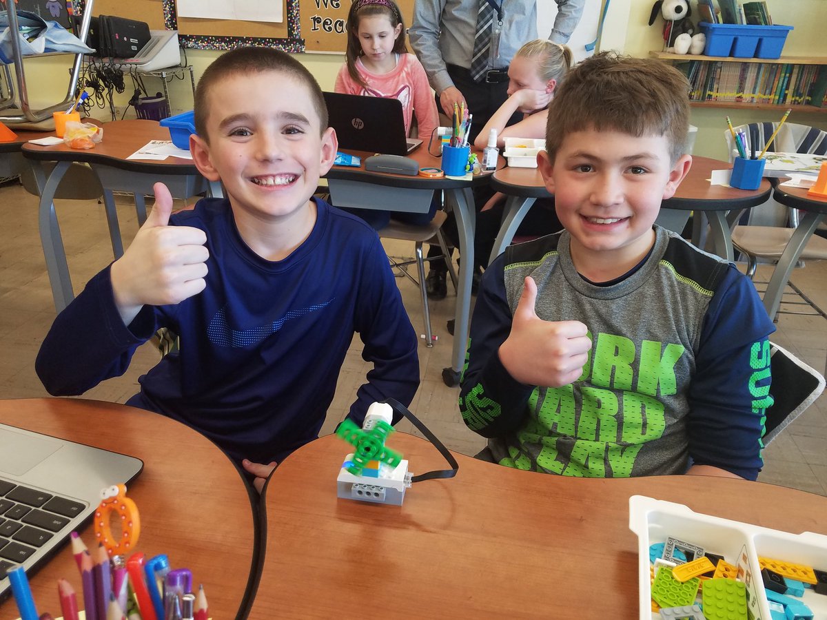 CPolniak's tweet photo. Cooling fans in Robotics Club #summeriscoming https://t.co/dp4tzttdnS