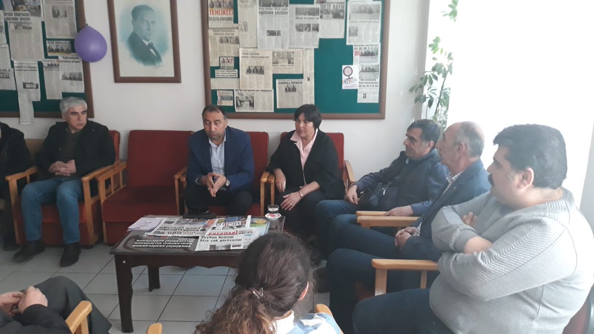 HDPBalikesir's tweet photo. Adaylarımız Eğitim-Sen'i ziyaret etti...  
Eğitim-Sen ve Kesk'e bağlı diğer sendikaların yöneticileri ve üyeleriyle buluştu...

#BirlikteDemokrasiye #HDPBalıkesir #HDP https://t.co/CXb4QSb8lQ