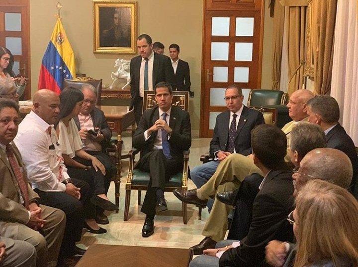 AbpPeru's tweet photo. La directiva de @ABPVenezuela en reunión de trabajo con el Presidente de Venezuela @jguaido https://t.co/n5KQoF0tUW