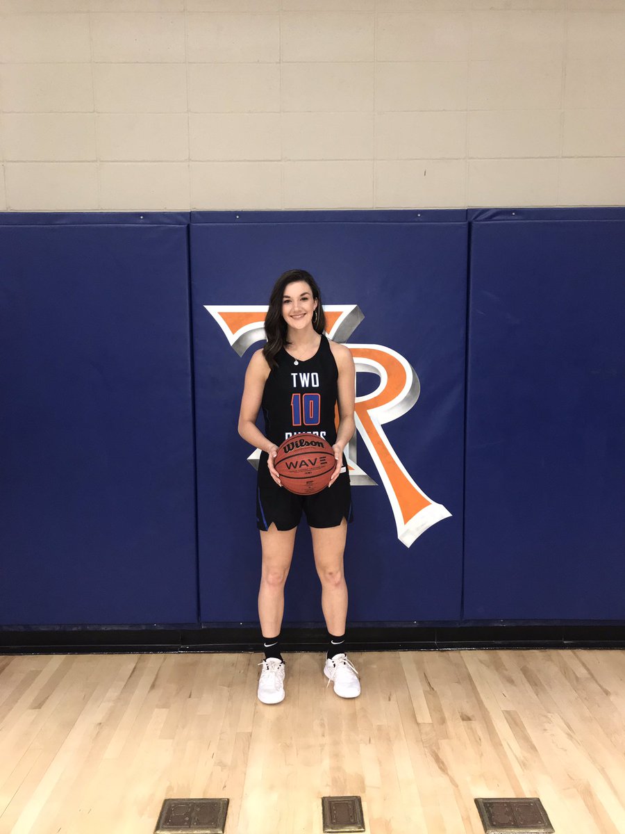 kaitlinmarie_10's tweet photo. the love I have for this game is unreal... https://t.co/RJMcatjlgu