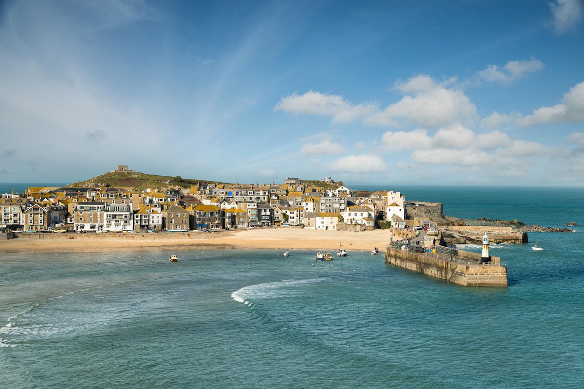 With lots of things to see and do this #Easter, why not treat yourself to a stay on the #Cornish coast? 😍 Have a look at some of our favourite upcoming activities here 👉 bit.ly/Tregenna-Castl… #Cornwall #StIves #seaside