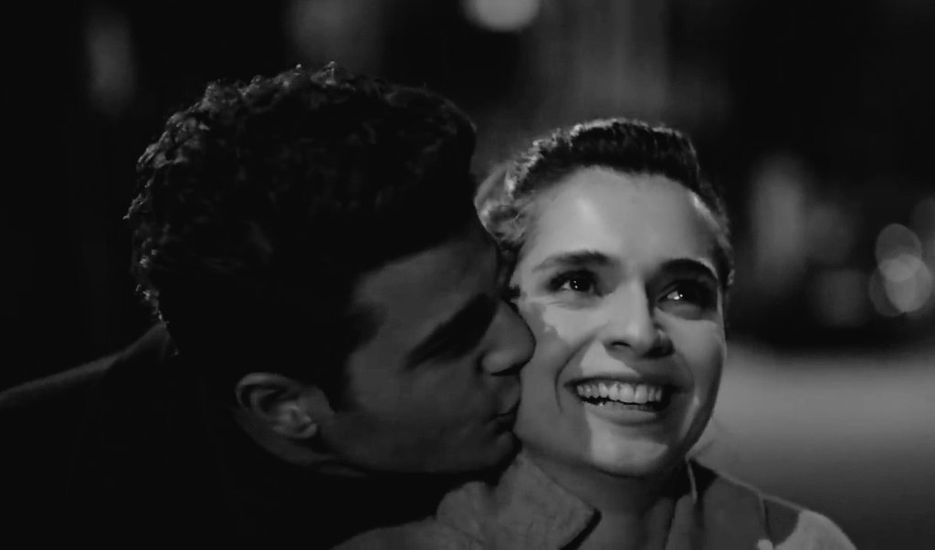 "Ayrılık ölümden beter diye boşuna dememişler. Ardımda dünyanın en güzel kadınını bıraktım. Yarım kalan bir aşk bıraktım..." 🥀
#EyFet #Söz
#BurakSevinç #MeriçAral #Avcı