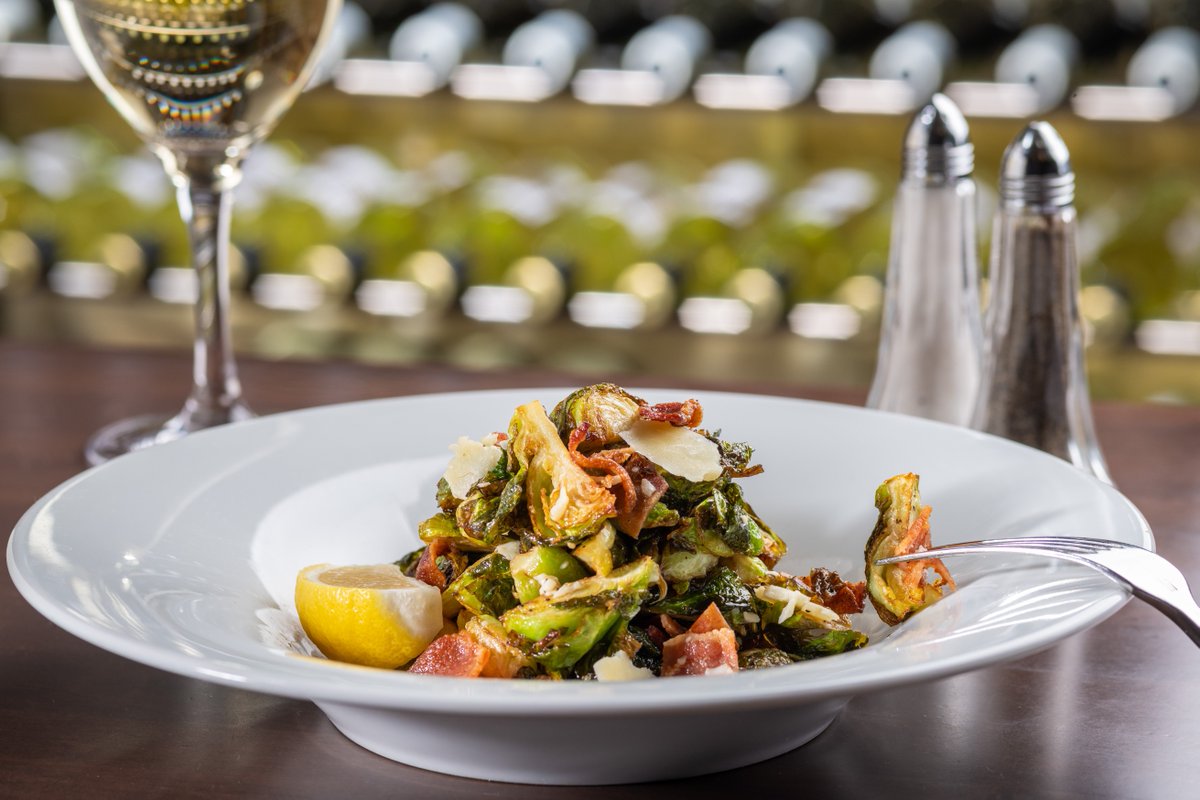 Get happy today during Happy Hour with our delicious Crisp Brussels Sprouts topped with with parmesan, bacon, lemon and capers for just $8.95! Drinks starting at $4.75! 🍻
.
.
.
#delish #glutenfree #happyhour #brusselssprouts #beerandwine #appyspecials
#tsawwassen