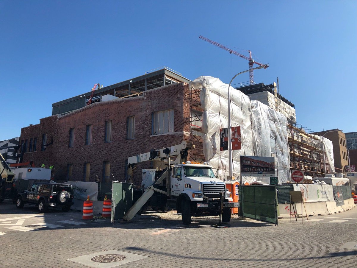 L3CapitalLLC's tweet photo. @TimeOutMarketChicago has announced their first wave of food vendors for their 50,000 square foot food hall opening this year in Fulton Market!  https://t.co/xNWX2EsmLE     #L3Capital #TimeOutMarketChicago #PrimeUrbanRetail #916WFulton #FultonMarket https://t.co/BK2nR75AfS