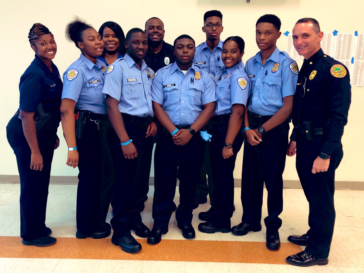 AlbertGuerraMPD's tweet image. These very well prepared @MiamiPD Explorer Cadets are in full competition mode at Hialeah Gardens Sr. High. Very proud of their sacrifice and commitment! Especially during their Spring Break vacation. @CityofMiami @mpdpoliceexplo1