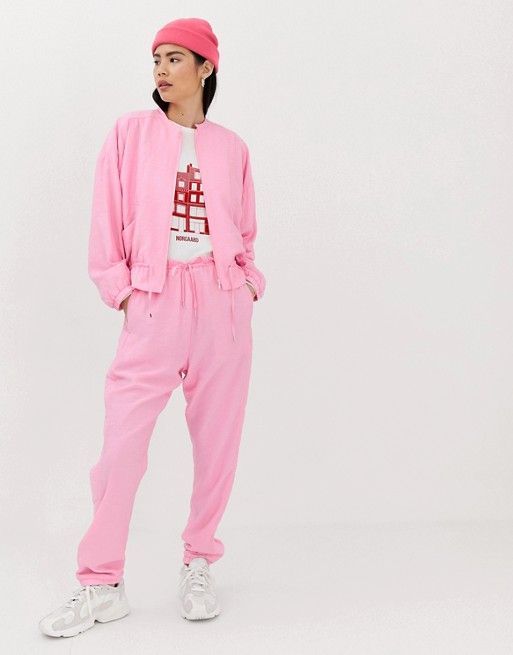Tracksuits. mothershoppers.com/2019/03/25/tra…