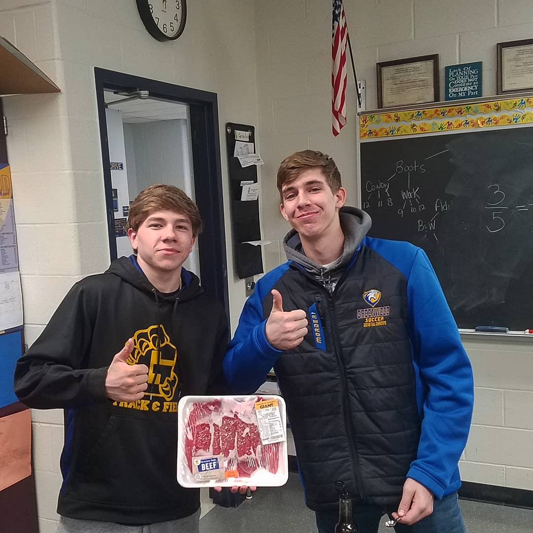 RyanRupert22's tweet photo. What's an agriculture class without homemade beef jerky, pickles and jelly? #psuaged19 #MondayMotivation #teachag https://t.co/fEblrkrBx2