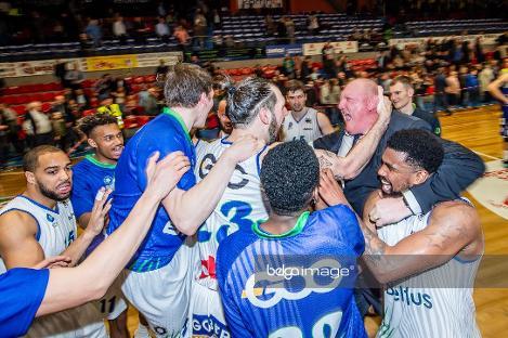 <a href="/EuroMillionsBL/">EuroMillions Basketball Cup</a> <a href="/bbcokapiaalstar/">Okapi Aalst</a> @EuroMillionsBNl <a href="/mons_hainaut/">Union Mons-Hainaut</a> @DuranManagement @EuroMillionsBFr Het zijn de cijfers die beslissen, ik weet het, maar ik zie toch liever een MVP in het winnende kamp. 

Ik heb ook mijn MVP, most valuable picture. Hier zit zoveel in, de onzekerheid over de toekomst van <a href="/realbigdan12/">Goethals Daniel</a> en de druk die daarmee gepaard gaat. Knap van <a href="/JonasRoosens/">Jonas Roosens</a>
