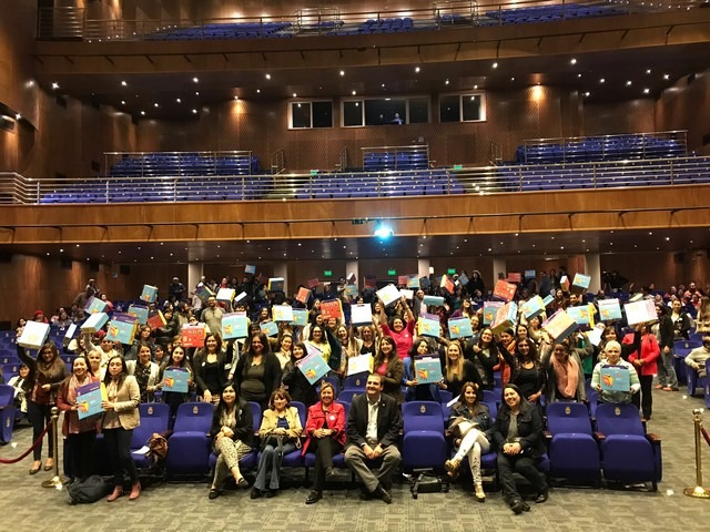 Mineduc's tweet photo. De Arica a Magallanes, ¡la segunda Clase Pública de #LeoPrimero se vivió con todo! ✨
🔎Conoce las medidas para impulsar la lectura desde Primero Básico en https://t.co/9sENQMyLH6 📖💕 #ChileAprendeMás https://t.co/zk0X08Jcqw