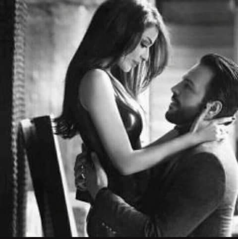 حبيبتـــى 
تناديكي دقات قلبي وتحيا بكي انفاسي و اشواقي اه كم احبــــــــك ياأمرأة اسميتها عشقي المجنون ابحث عــــــــــــــــــنكي بيـن قـصائد الـعشـق أبـحـث عـنـكي
وعــن ملامـحك بســمتـك صـــــوتـك بيـن أنيـــــن العـاشقين وشــوقهـم
فى مـدحهـم غـزلهم و نبضهـم أبحـث عـنــكي