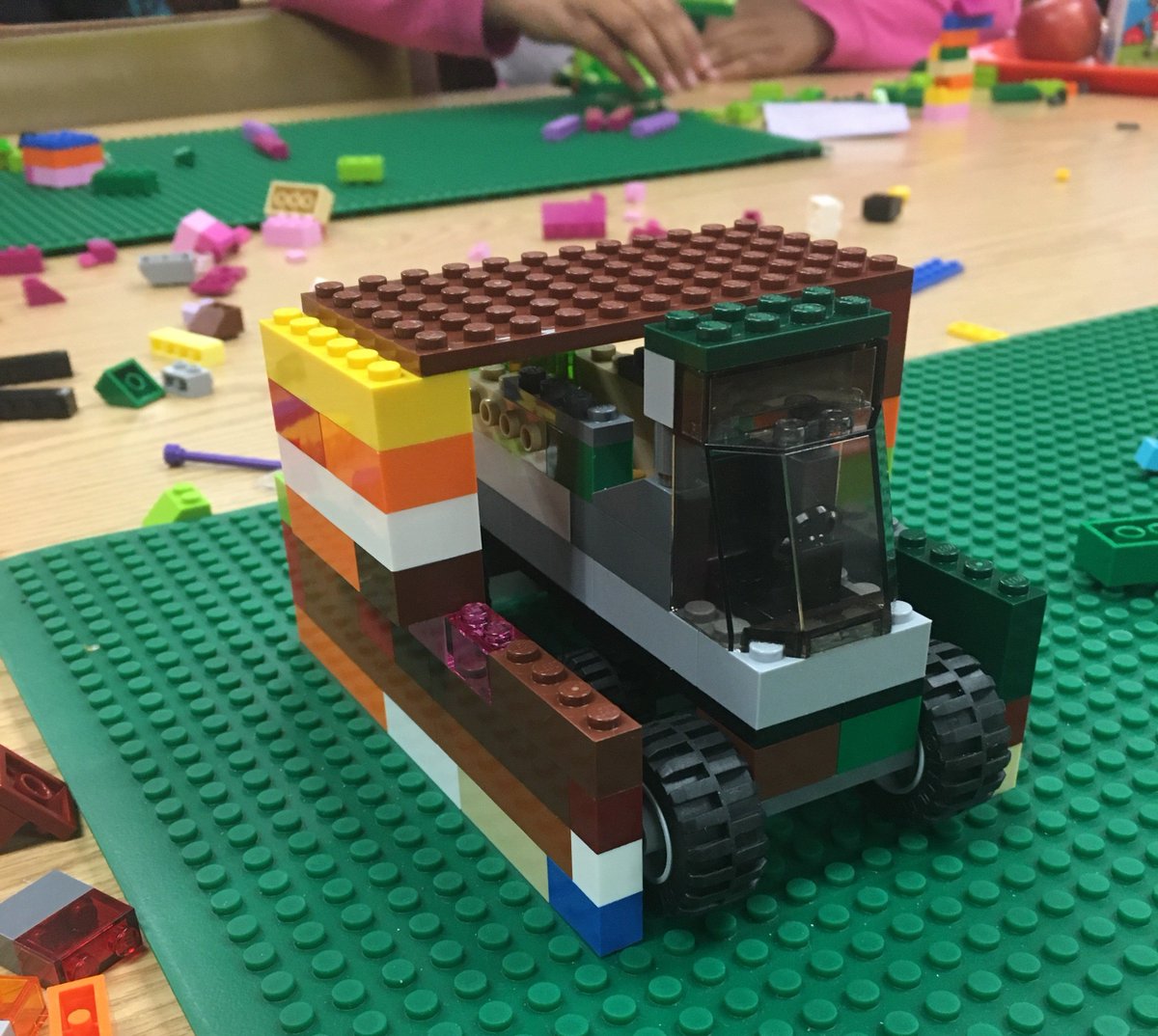 JRMSLibrary's tweet image. Makerfest Monday in the library was a hit! We love our creative students. @hcpslib @HenricoSchools @Henrico_Steam @JohnRolfeMS #jrms #hcps