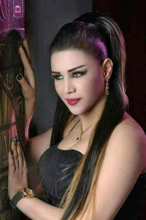 بيـن الـعـبـــارات
و الـهـمســات و في كل الـروايــات أبحث عنكي لــ تمــنحي قلبــى أغــنية
لـ يهــدأ شــوقي و يرتــوي ظمــآءي ابحث عنكي لـ تكـوني مـنـــارة أيـــامى
فى ظلـمة الحنين و بحــر الاشـواق يا مرساة قلبي يا شاطيء أحلامي
يا عنــــوان حبــي يا كل أوطـــاني احبــــــــك