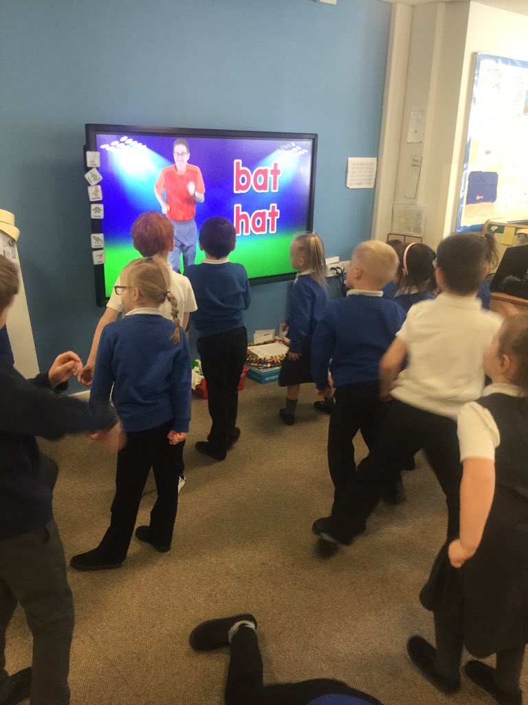 SimpsonsLane1B's tweet photo. Today the foxes have been looking at rhyming words, we danced to the rhyming words and we froze when the words didn’t rhyme. @SimpsonsLane https://t.co/hnaEwSmFbH