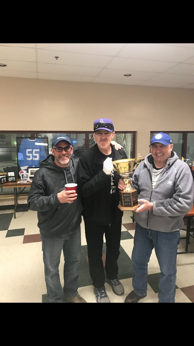 WinfieldFinesy's tweet photo. @kmoman19 seen dominating Sinc in last video survives a late Sunday push by @TwilliamsNSG and is awrded this yrs Last Chance MVD trophy.  Well deserved Moman that was an impressive display Sat evening. Kyle missed presentation was out buying flowers for his wife. #whatagentleman https://t.co/WEXGVG35J5