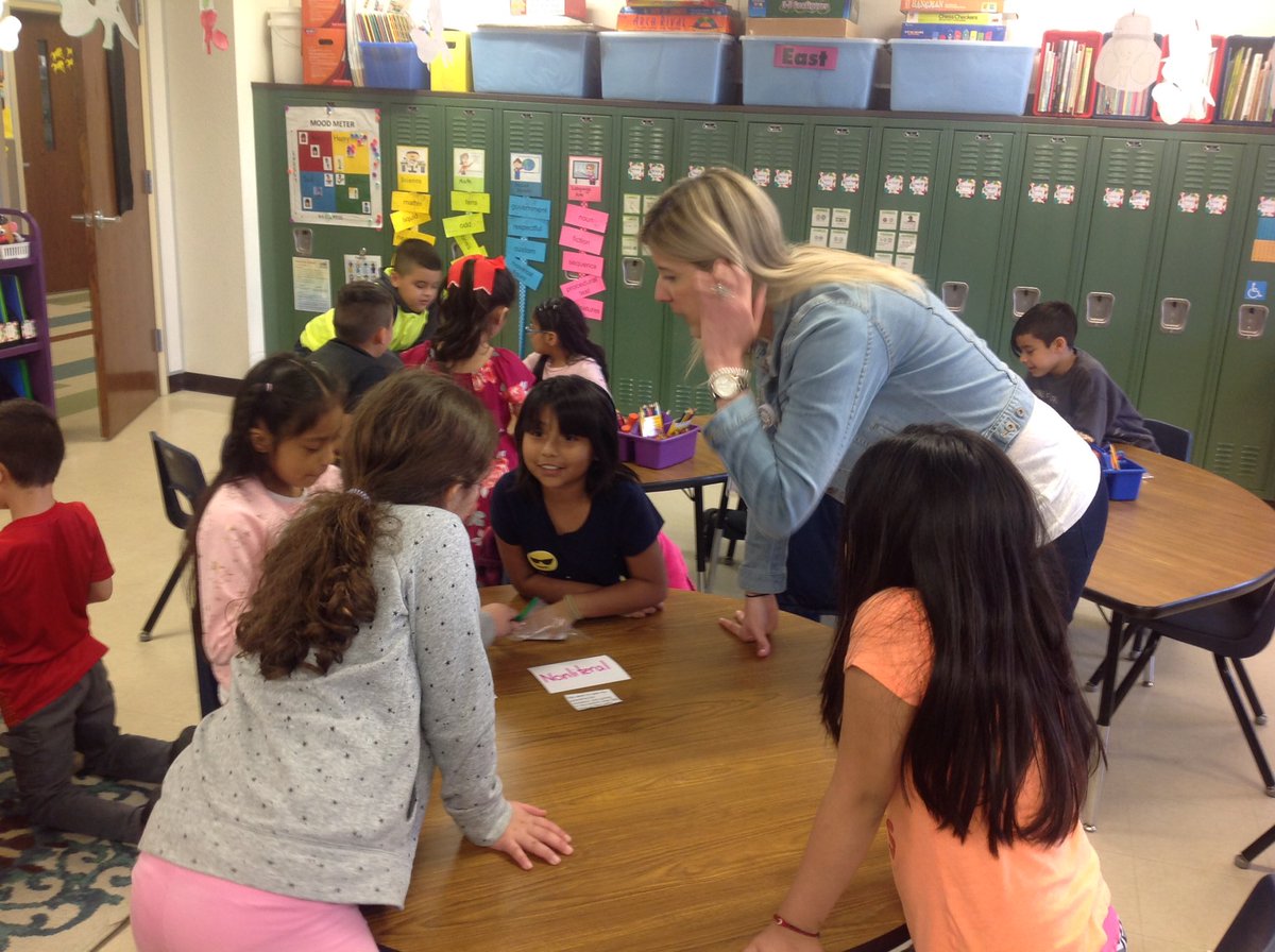 MrsSammon's tweet photo. Look who came to play! We had a blast learning literal vs non literal with @Vrodcollazo today! @LewisvilleES @ValdesNativ https://t.co/Jz5irtcFou