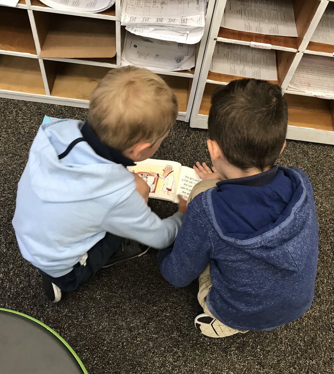 TeraCote1's tweet photo. Taking turns reading, asking a question, pointing out the text evidence. Boom! My kids are so amazing♥️ #flaglerschools #okesowls #readingmastery https://t.co/zlqR68w5dm
