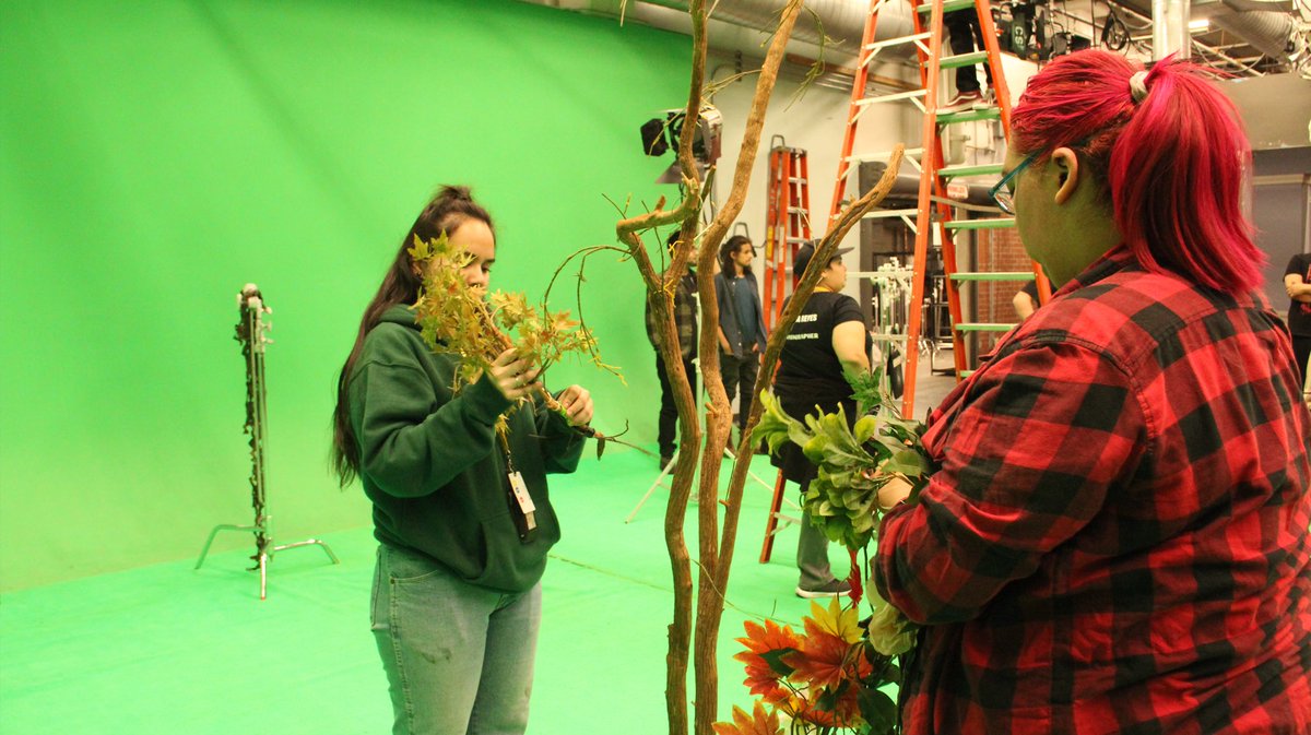 itnmovie's tweet photo. This is what we call teamwork in the Art Department.⁣⁣
⁣⁣⁣⁣
- Production Designer: @karenjyepez 
- Set Decorator: Stephanie Torres
⁣
#femalefilmmakers #filmmaking #film #filmmaker #productiondesigner #artdepartment #movie #female #womeninfilm #women #hollywood #losangeles https://t.co/CXVxmJousI