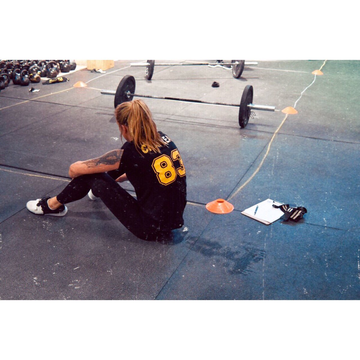 mchristine414's tweet photo. Fun Fact: when I started CrossFit in June I had a mental block when it came to putting 45’s on the bar.  Today, I squatted 180lbs (30 lbs heavier than my last PR). #poptartpower https://t.co/3RMfTwlEZi